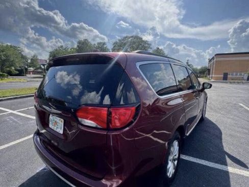 Used 2017 Chrysler Pacifica Touring-L image 3