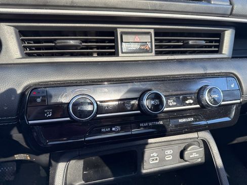 Used 2024 Honda Pilot Touring image 31