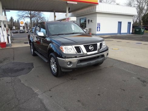 Used 2013 Nissan Frontier SL image 6