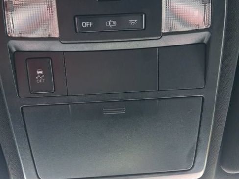 Used 2017 Toyota Tacoma TRD Sport w/ Tow Package (A/T) AWD/4WD image 34