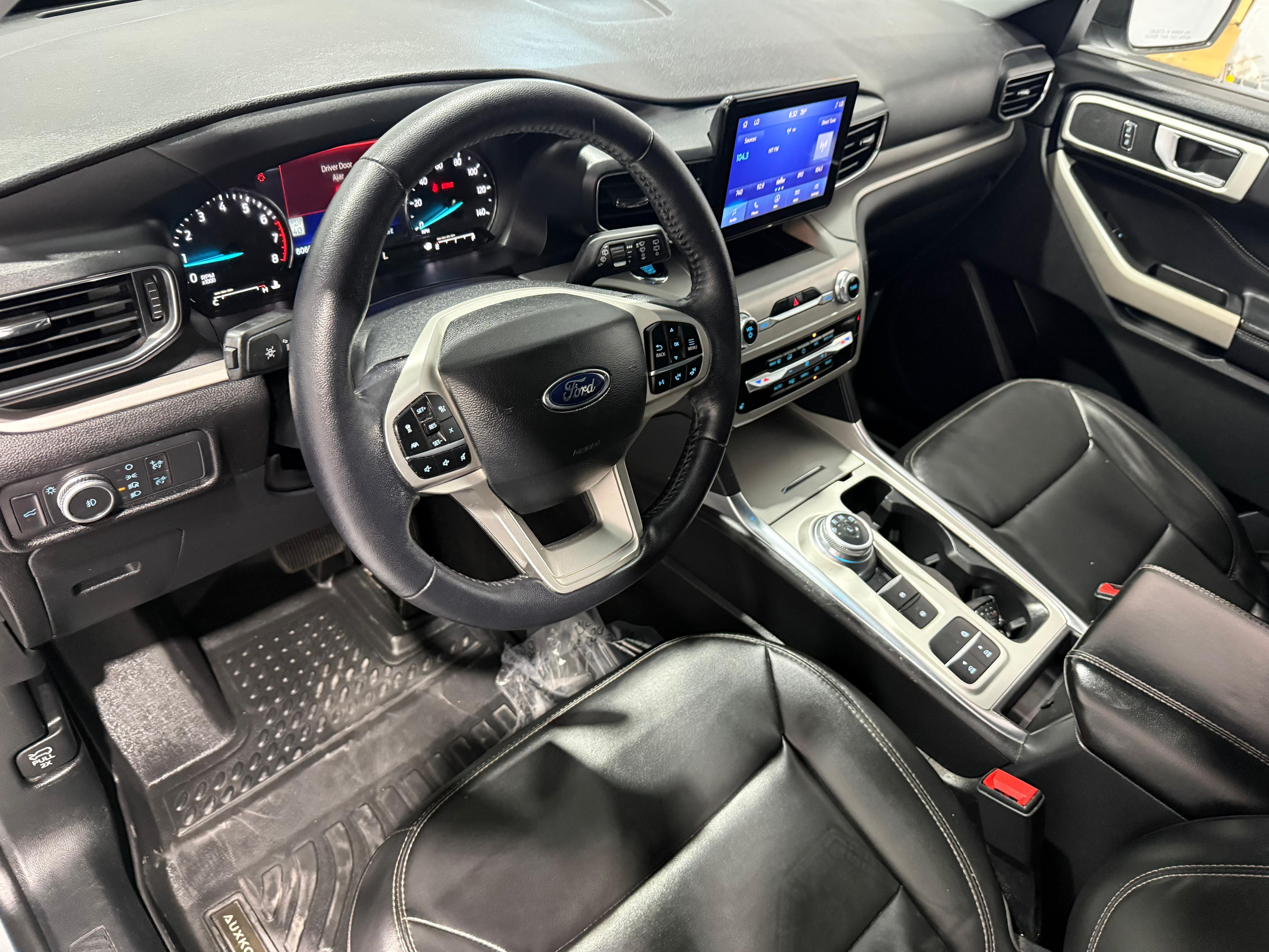 Used 2022 Ford Explorer XLT w/ Equipment Group 202A RWD image 17