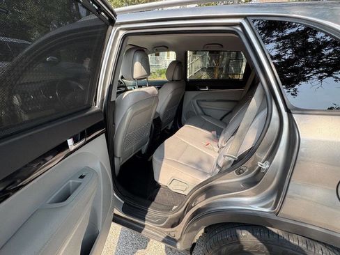 Used 2015 Kia Sorento LX image 11