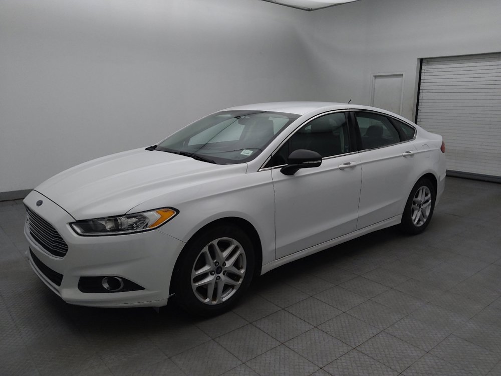 Used 2014 Ford Fusion SE w/ Equipment Group 202A FWD image 2