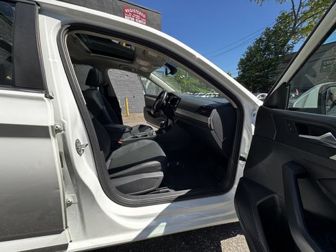 Used 2019 Volkswagen Jetta SE FWD image 16