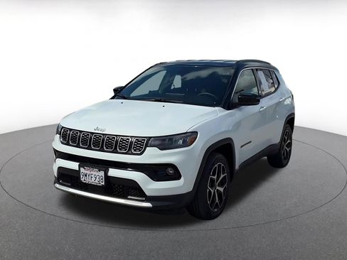 Used 2025 Jeep Compass Limited image 7
