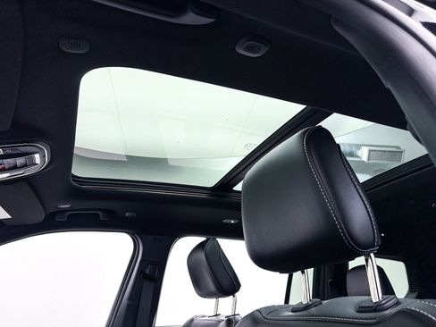 Used 2024 Jeep Grand Cherokee L Limited w/ Luxury Tech Group II image 5