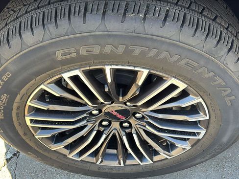 New 2026 GMC Yukon Elevation image 12