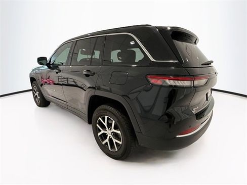 Used 2024 Jeep Grand Cherokee Limited image 5