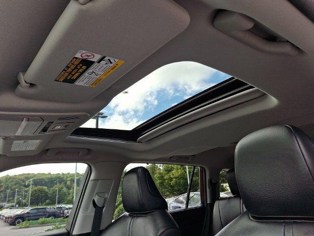 Certified 2022 Toyota Highlander XLE AWD/4WD image 14