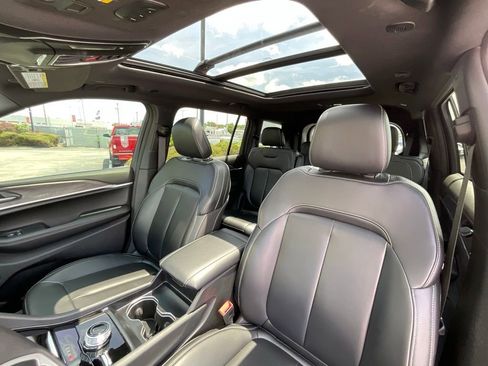 Used 2024 Jeep Grand Cherokee L Limited AWD/4WD image 10