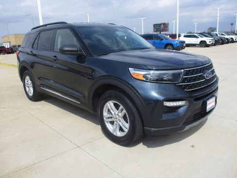 Used 2024 Ford Explorer XLT w/ Equipment Group 202A AWD/4WD image 9