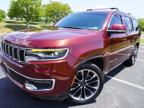 Used 2022 Jeep Wagoneer Series III w/ Premium Group I AWD/4WD image 6