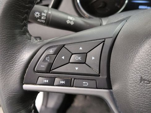 Used 2017 Nissan Rogue SV w/ Sun & Sound Touring Package image 25