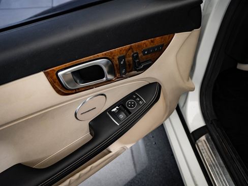 Used 2015 Mercedes-Benz SLK 250 image 27