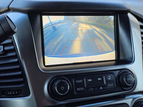 Used 2018 Chevrolet Suburban LT image 21