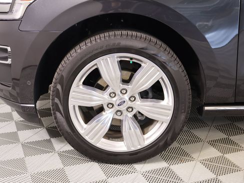 Used 2024 Ford Expedition Platinum RWD image 19