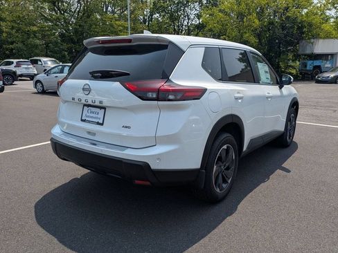 New 2025 Nissan Rogue SV AWD/4WD image 30