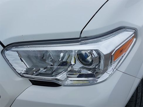 Used 2022 Toyota Tacoma SR image 26