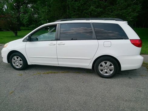 Used 2007 Toyota Sienna LE w/ LE Pkg 3 FWD image 9