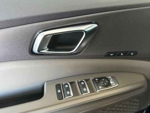New 2026 Kia Carnival EX FWD image 11