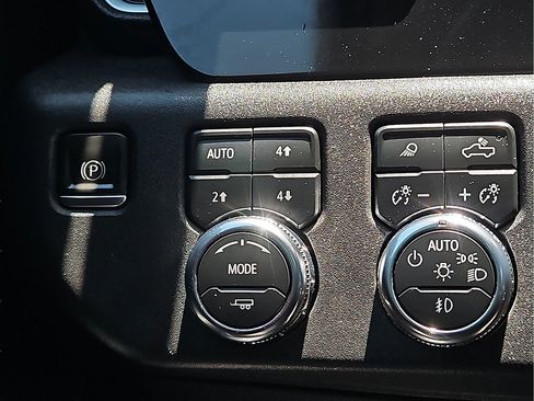 Used 2023 GMC Sierra 1500 SLT AWD/4WD image 15