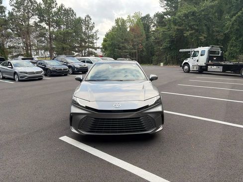 Used 2025 Toyota Camry XLE FWD image 2