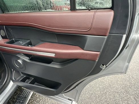 Used 2024 Ford Expedition Limited image 21