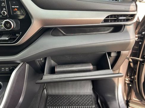 Used 2022 Toyota Highlander LE image 24