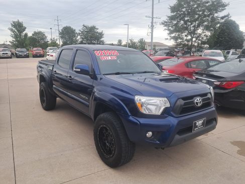 Used 2014 Toyota Tacoma 4x4 Double Cab w/ TRD Sport Package image 3