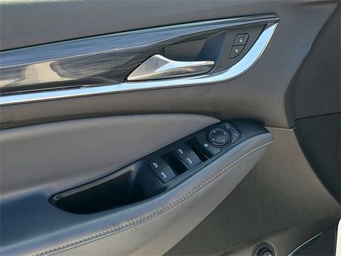 Used 2022 Buick Enclave Essence image 25