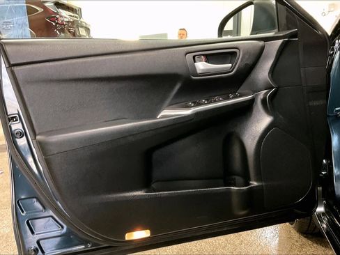 Used 2017 Toyota Camry LE image 21