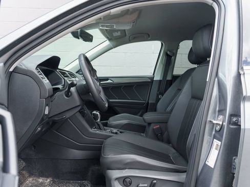 Used 2023 Volkswagen Tiguan SE AWD/4WD image 17