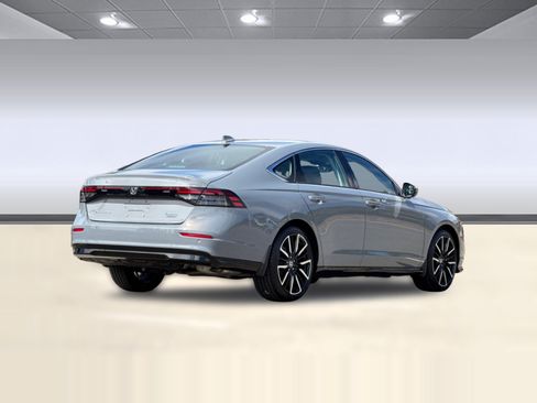 Used 2025 Honda Accord Touring image 8