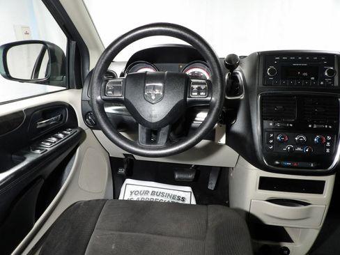 Used 2013 Dodge Grand Caravan SXT FWD image 15