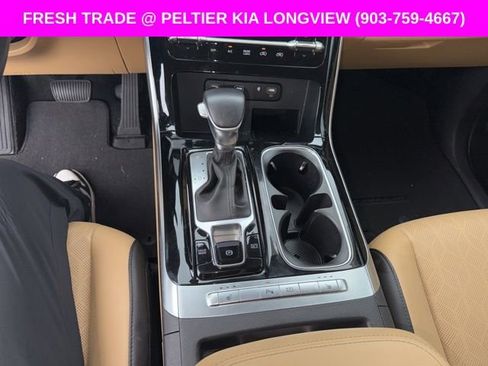 Used 2024 Kia Carnival EX FWD image 16