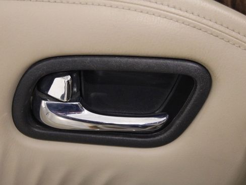 Used 2020 Nissan Armada Platinum w/ Captain's Chairs Package image 19