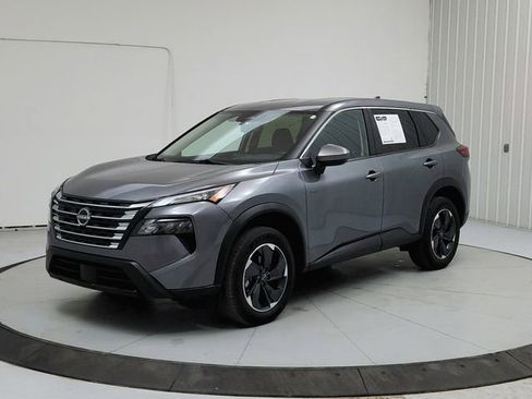 Used 2025 Nissan Rogue SV FWD image 3