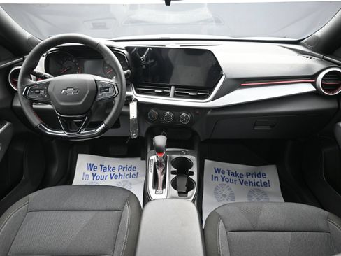 Certified 2025 Chevrolet Trax RS w/ Sunroof Package FWD image 22