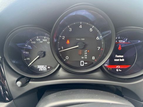 Used 2024 Porsche Macan image 18