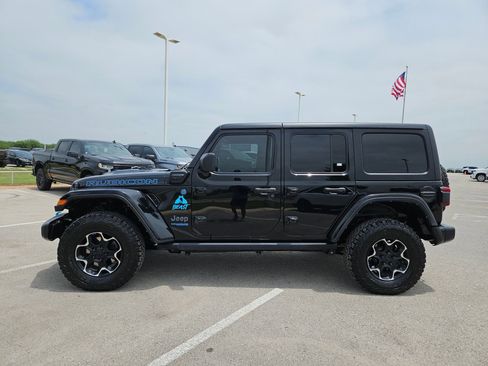Used 2022 Jeep Wrangler Unlimited Rubicon 4xe AWD/4WD image 6