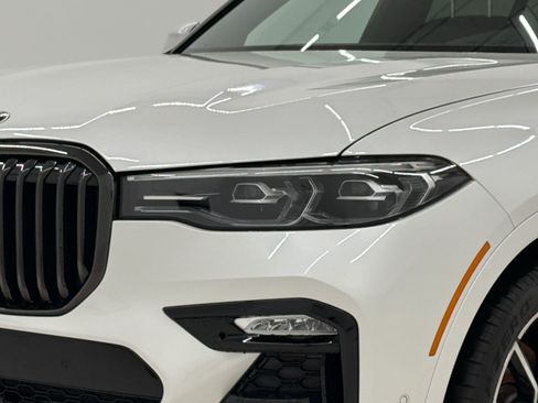 Used 2022 BMW X7 xDrive40i w/ M Sport Package AWD/4WD image 12