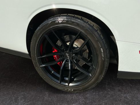 Used 2015 Dodge Challenger SRT Hellcat image 10