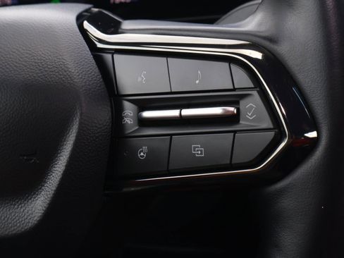 Used 2025 Chevrolet Equinox EV RS image 28