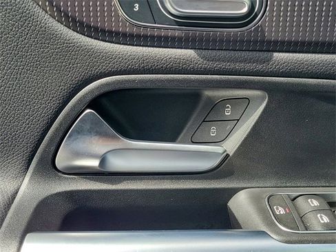 Used 2023 Mercedes-Benz GLB 250 image 27