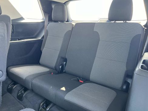 Used 2021 Chevrolet Traverse LT image 22