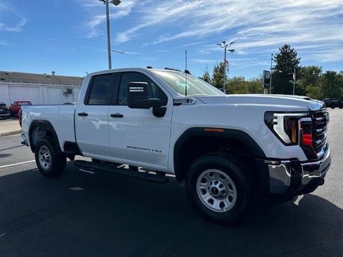 Used 2026 GMC Sierra 2500 Pro w/ Convenience Package AWD/4WD image 6