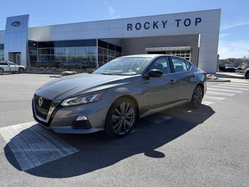 Used 2021 Nissan Altima 2.5 SR w/ SR Premium Package image 1