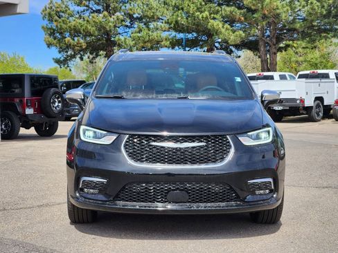 New 2026 Chrysler Pacifica Pinnacle w/ Trailer Tow Group AWD/4WD image 5