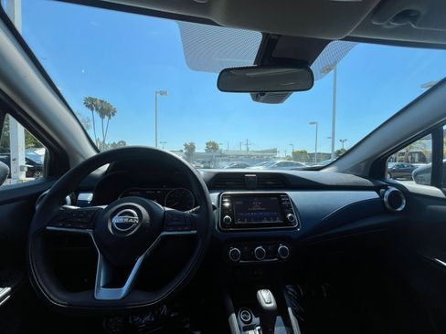 Used 2025 Nissan Versa SV FWD image 33