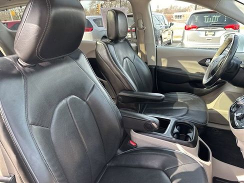 Used 2020 Chrysler Pacifica Limited image 15